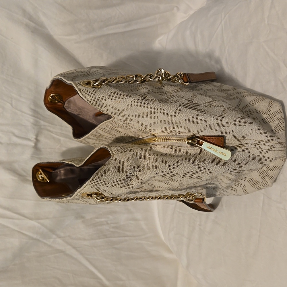 Micheal Kors Jet Set Chain Tote and Wallet - Picture 2 of 13